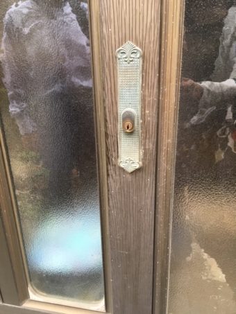 【大阪市】玄関引き戸の鍵を交換